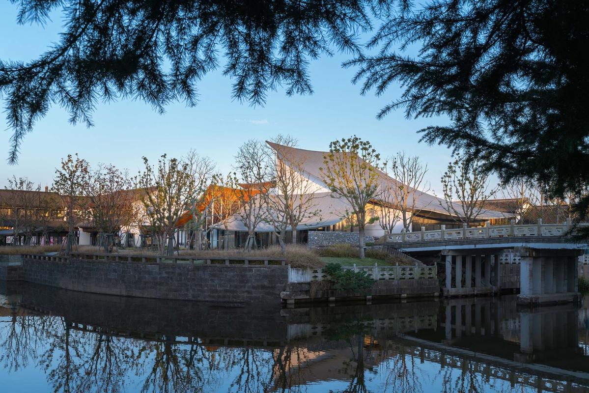 02_謇里小镇展览馆_南侧沿河实景_©此间建筑摄影.jpg